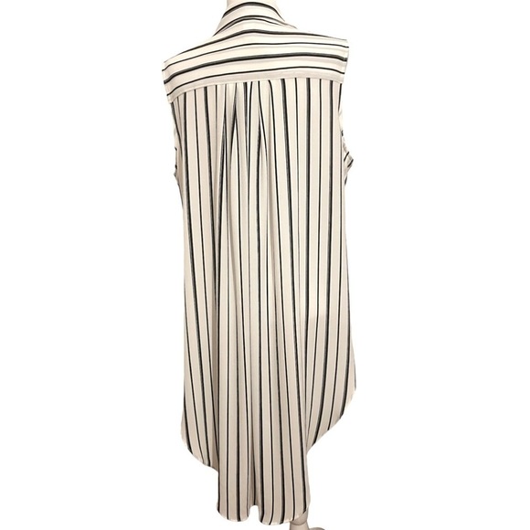 Sleeveless Striped Button-Down Top - Picture 4 of 8